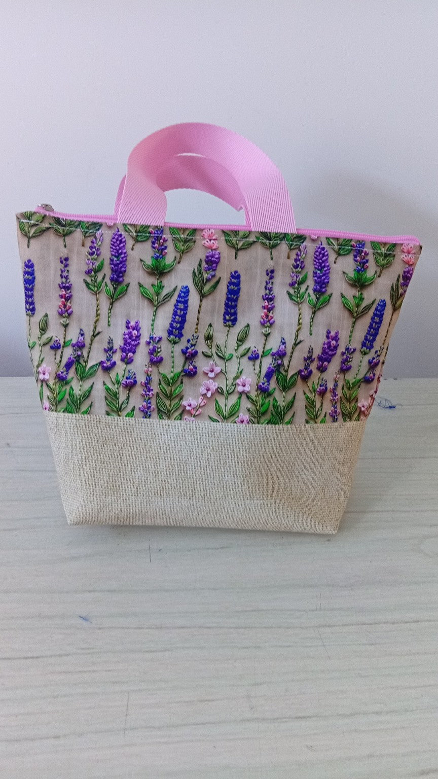 Nécessaire Ana alça dupla curtas estampa flor de lavanda cód: NAM 974